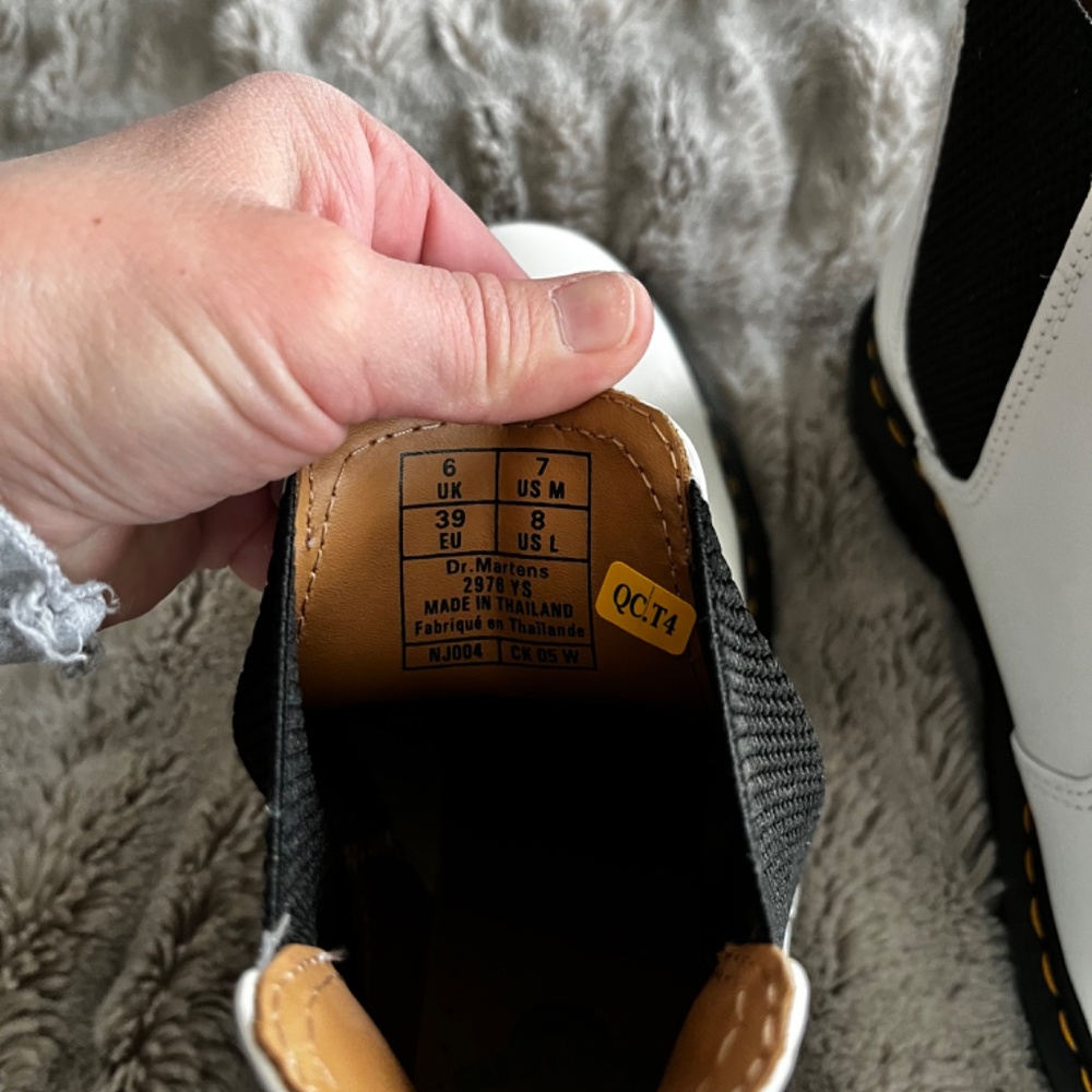 Pull on white Docs - Picture 2 of 3